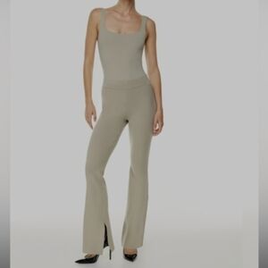 Ten by Babaton Aritzia Paramount Pants stretchy high waisted flare cream small